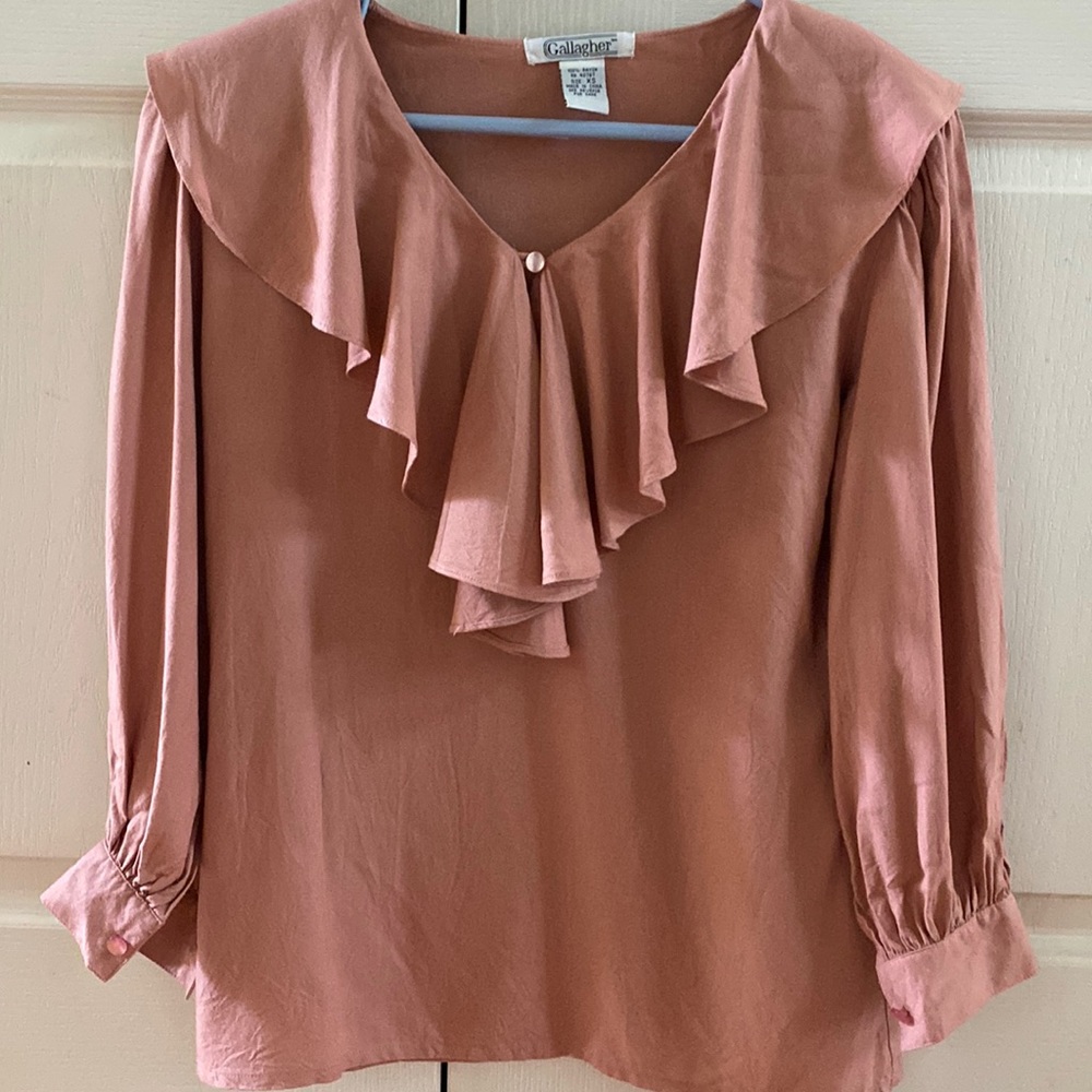 Ruffles v-neck one button long sleeve top